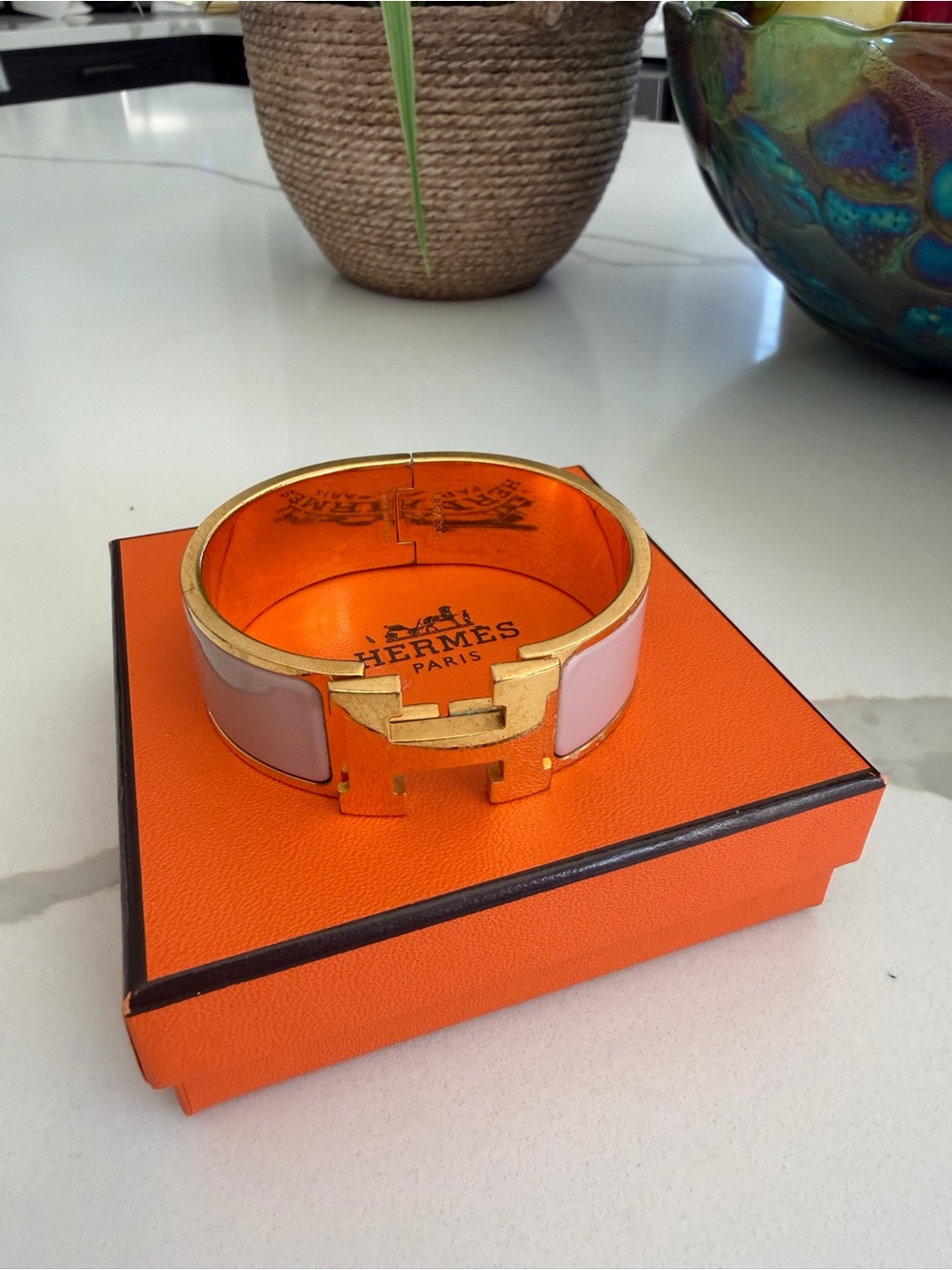 Hermès Clic Clac H Medium Enamel Bracelet Bangle in Lavender Mauve Gold RARE 💜 - Picture 2 of 10